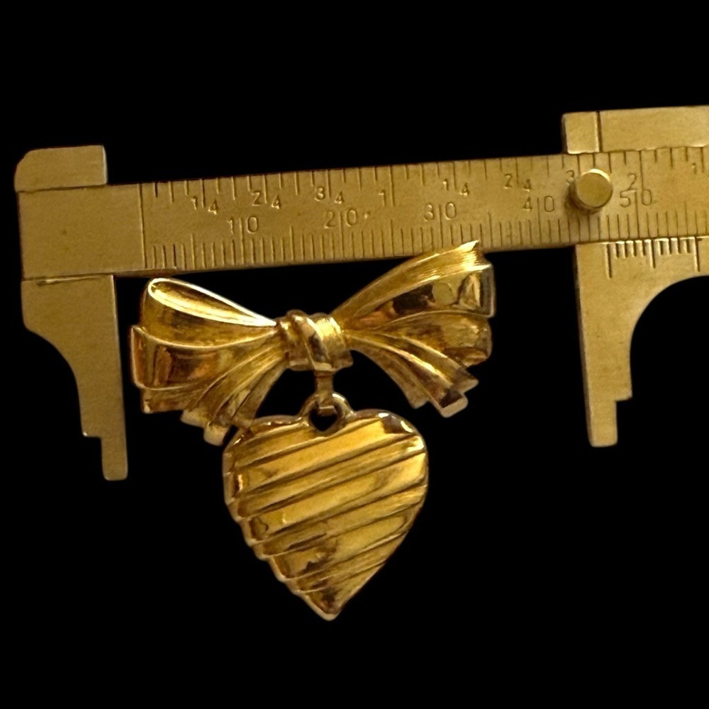 Vintage Avon Gold Tone Ribbon Heart Brooch Bow Pin - Picture 3 of 4